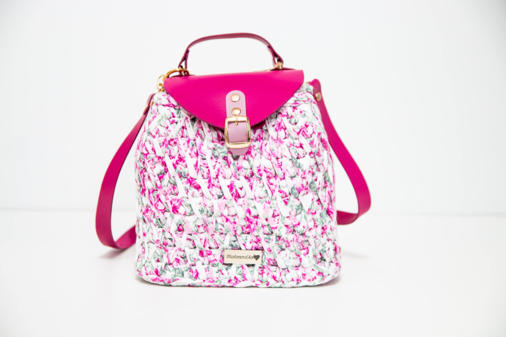 Różowy z kwiatowym akcentem