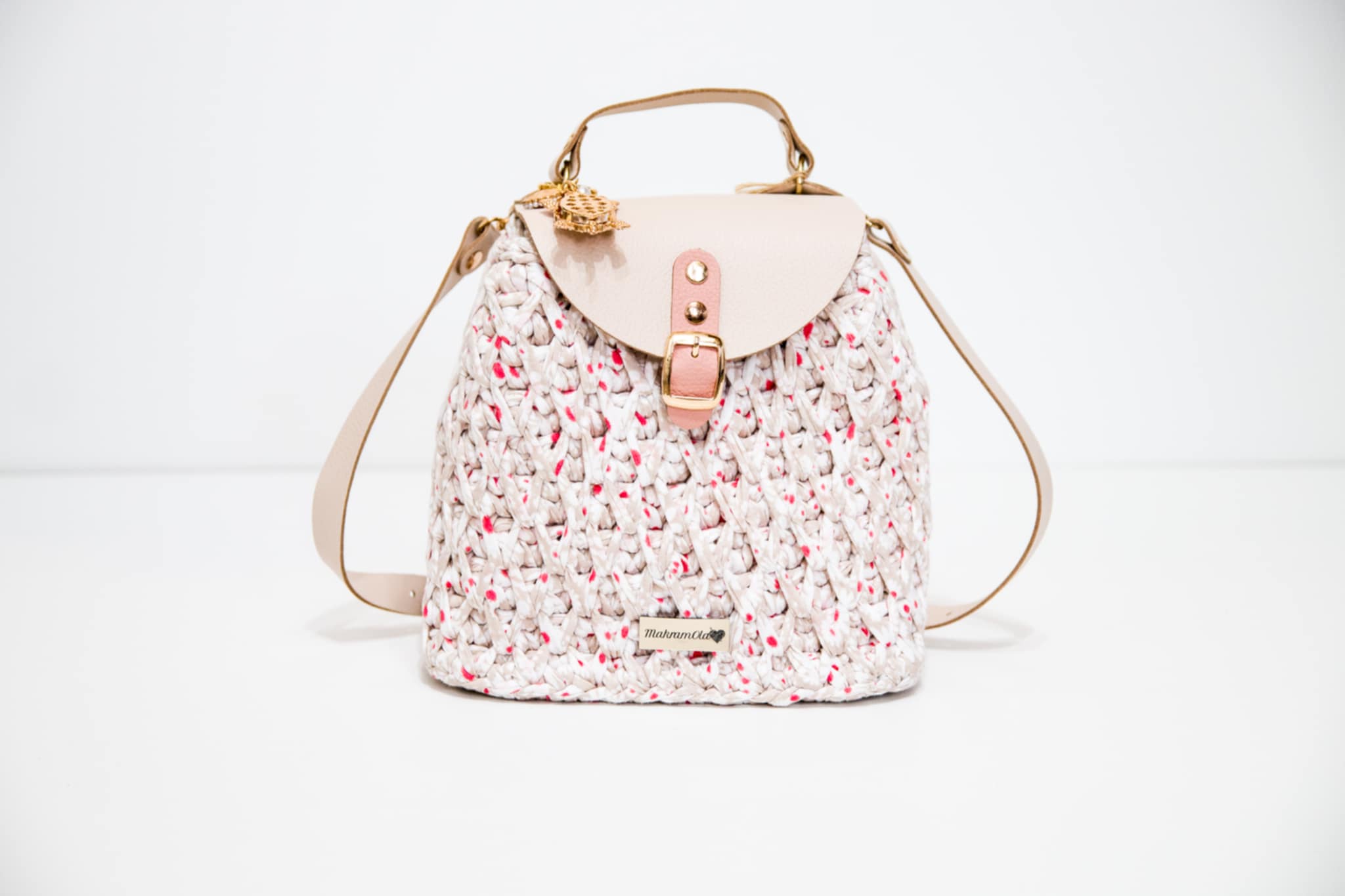 Beżowy z subtelnym printem